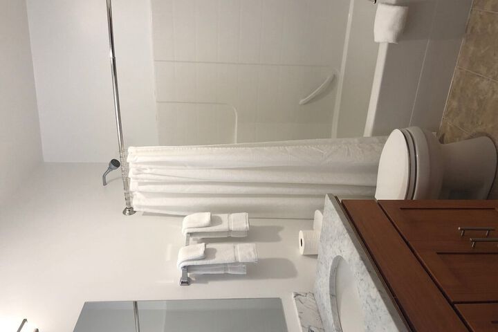 Room 27 of 90