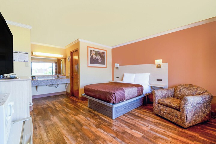 Room 33 of 81