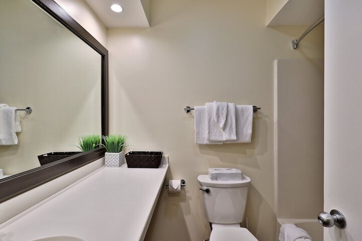Room 180 of 213