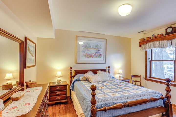 Charming Apartment w / Yard & Beautiful Gardens!