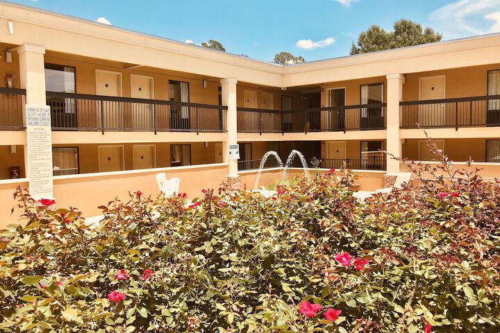 Quality Inn & Suites Conference Center Statesboro Historic District