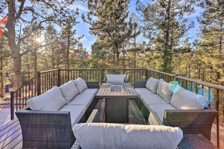 mountain Haven w / Deck + Pikes Peak Views!