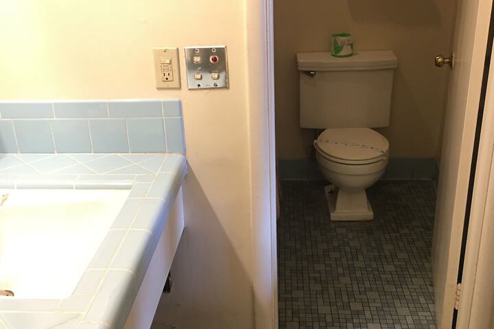 Room 17 of 24