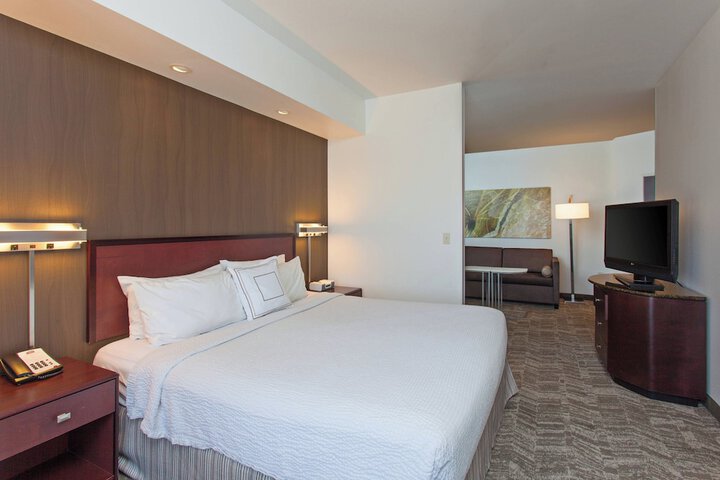 Room 15 of 28