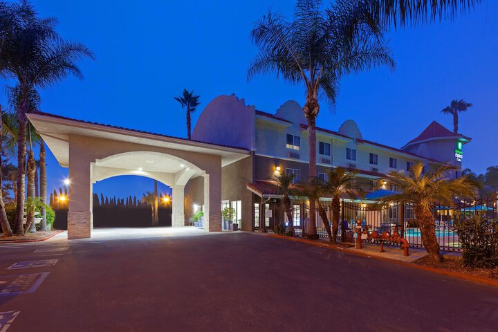 Holiday Inn Express Hotel & Suites San Diego-Escondido by IHG
