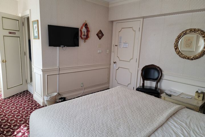 Lowell Inn
