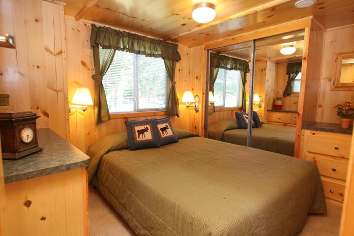 Lakeland RV Campground Deluxe Loft Cabin 11