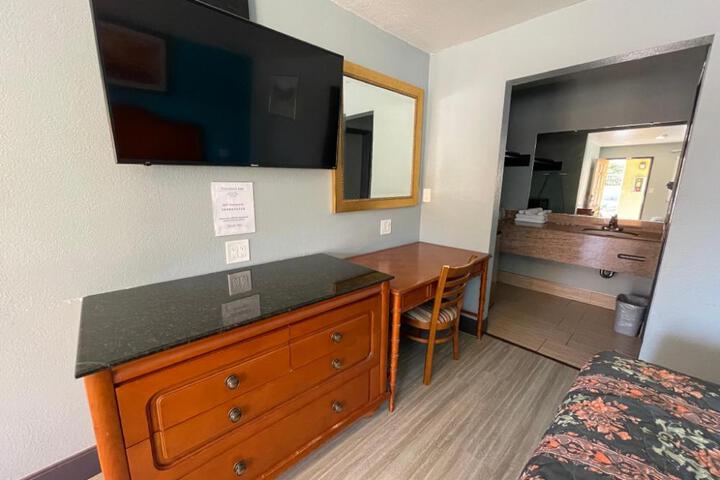 Travelers Inn