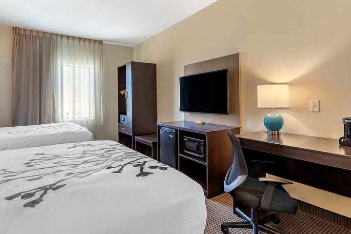 Room 11 of 28
