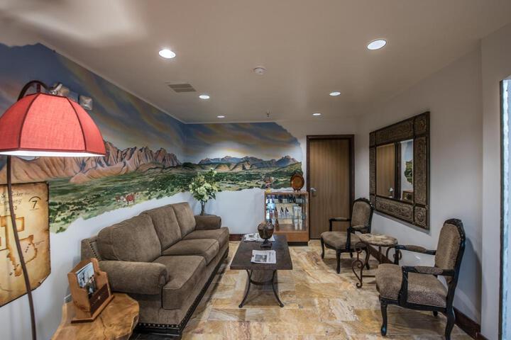 Lounge 45 of 45