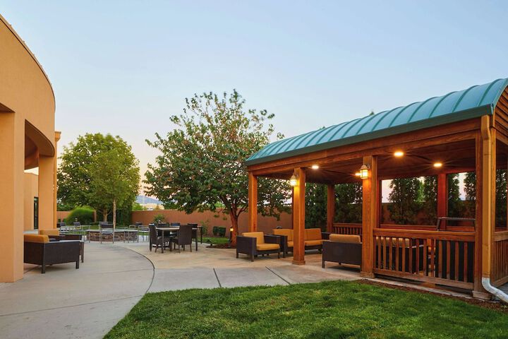 Courtyard by Marriott Medford Airport