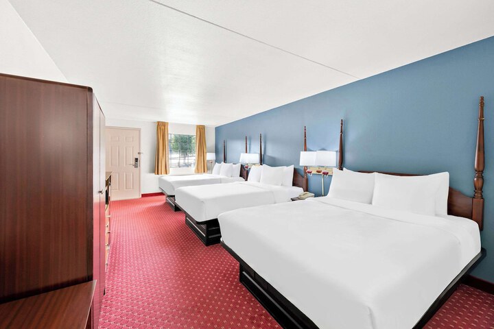 Room 32 of 73