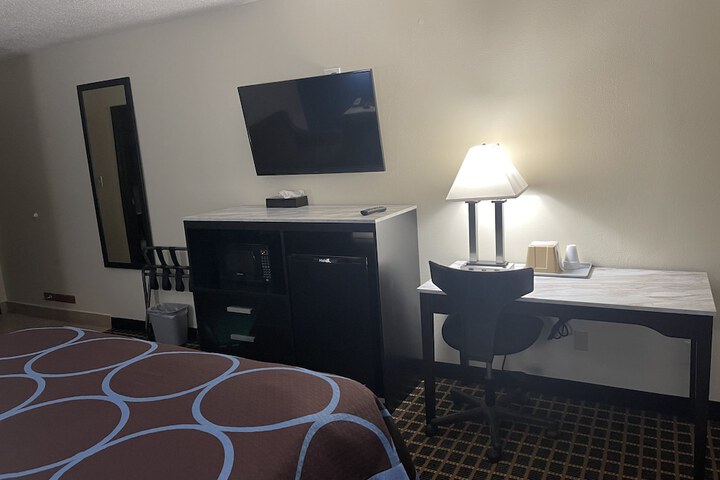Room 5 of 15