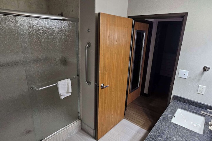 Room 19 of 37