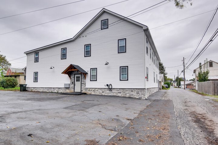 Dtwn Lititz Apt Half-mi to Park!