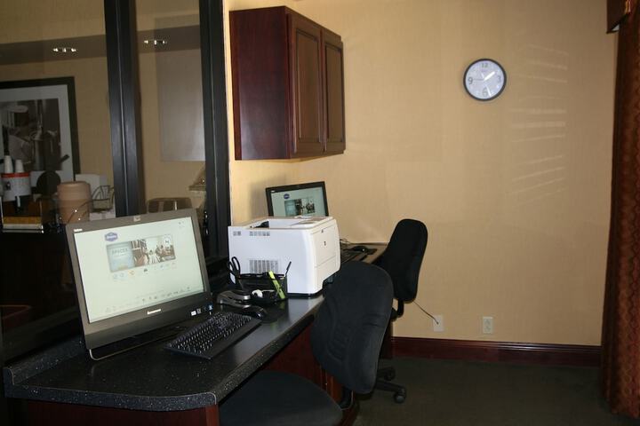 Business Center 85 of 87