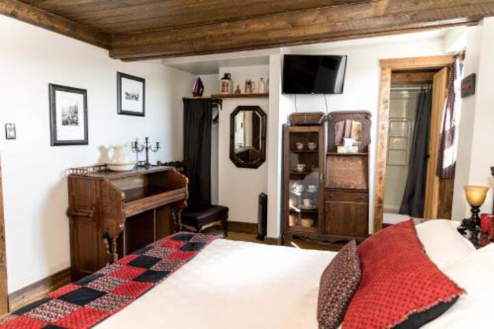THE COCHRANE ROCKYVIEW HOTEL