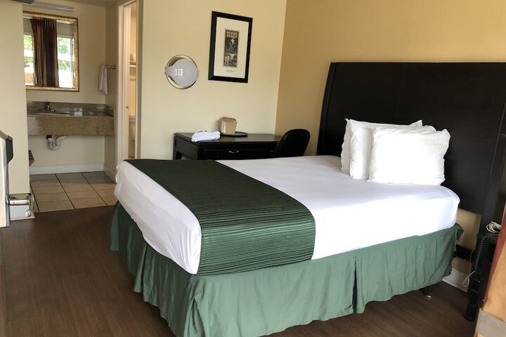 Room 27 of 46