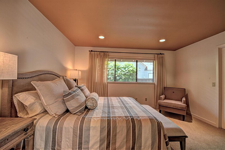 Room 10 of 27