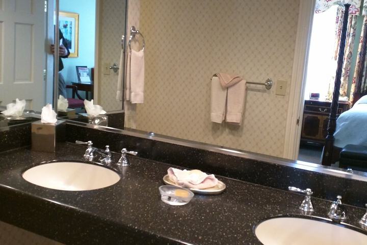 Room 11 of 25