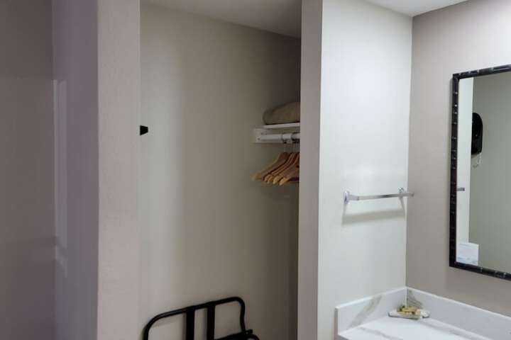 Room 7 of 18