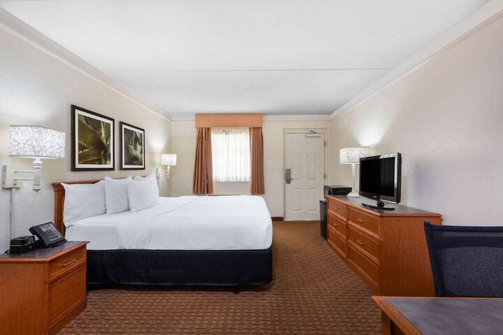 Room 32 of 36