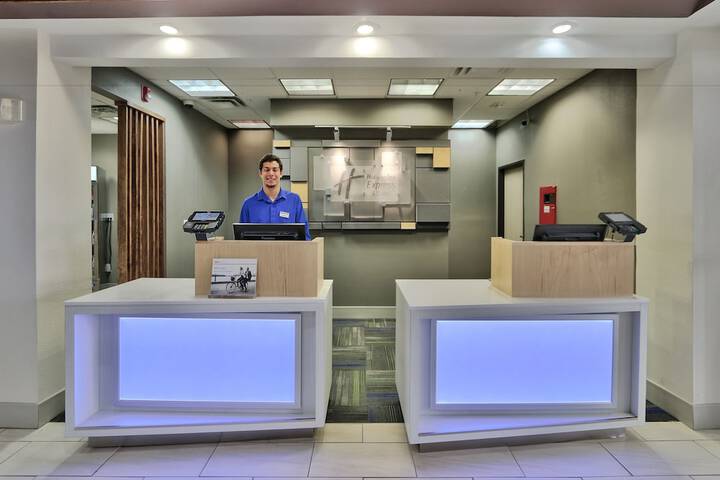 Holiday Express & Suites Portales by IHG