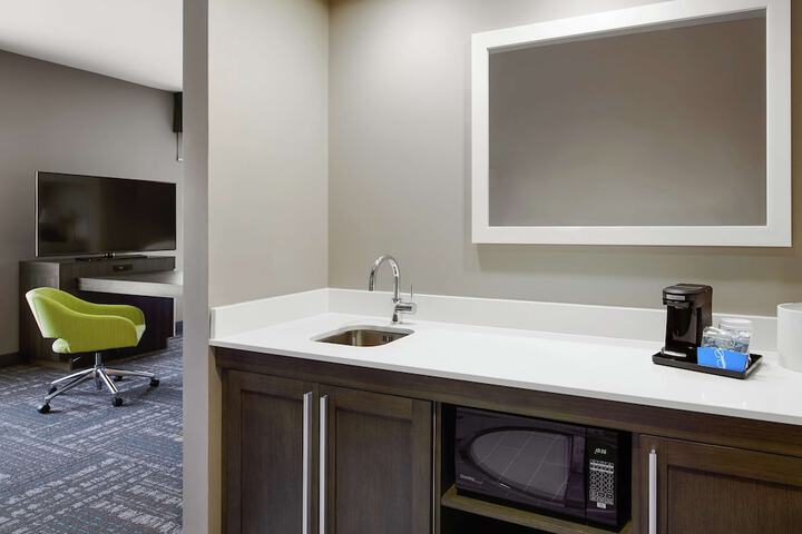Hampton Inn & Suites Chicago Waukegan