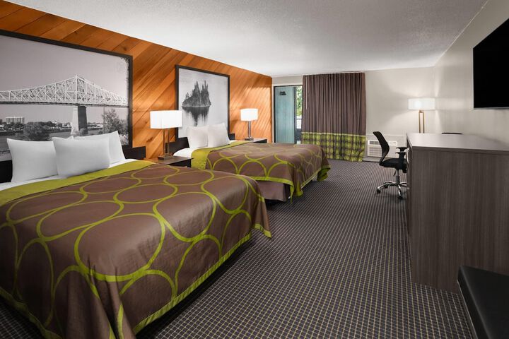 Super 8 by Wyndham Gananoque / Country Squire Resort