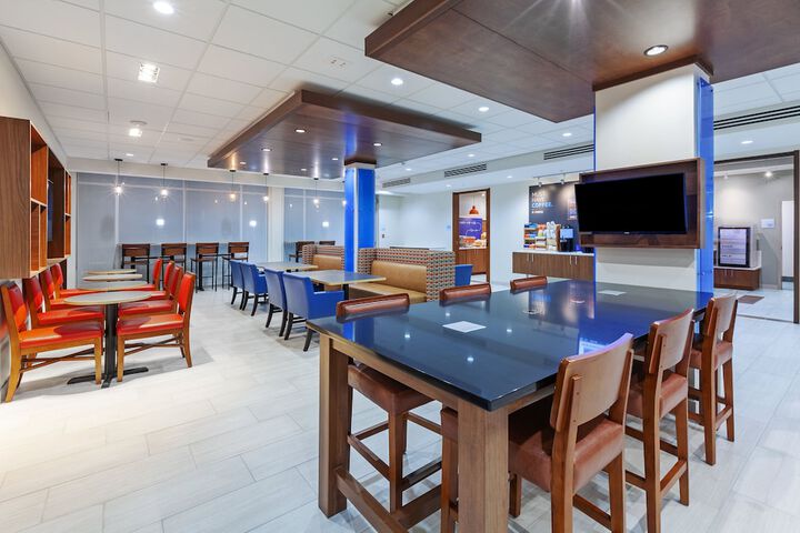 Holiday Inn Express & Suites Tulsa Northeast - Owasso by IHG