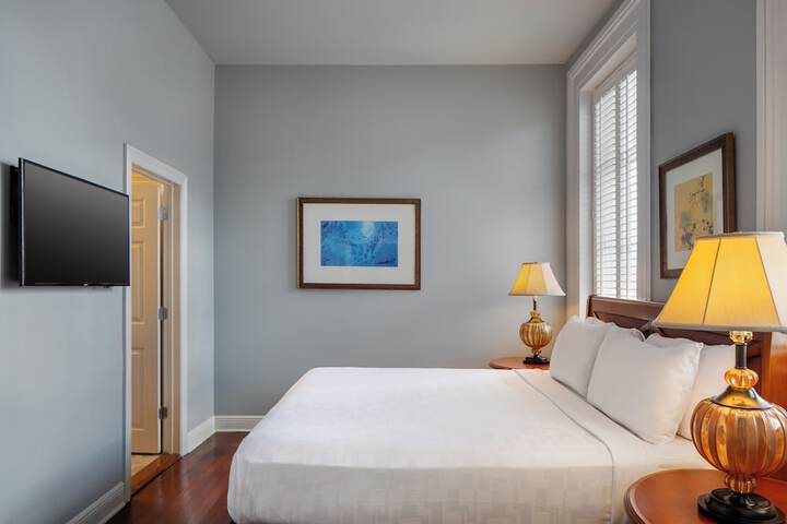 Room 18 of 28
