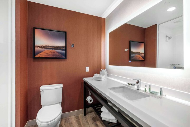 Room 34 of 47
