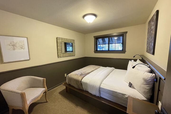 Room 153 of 218