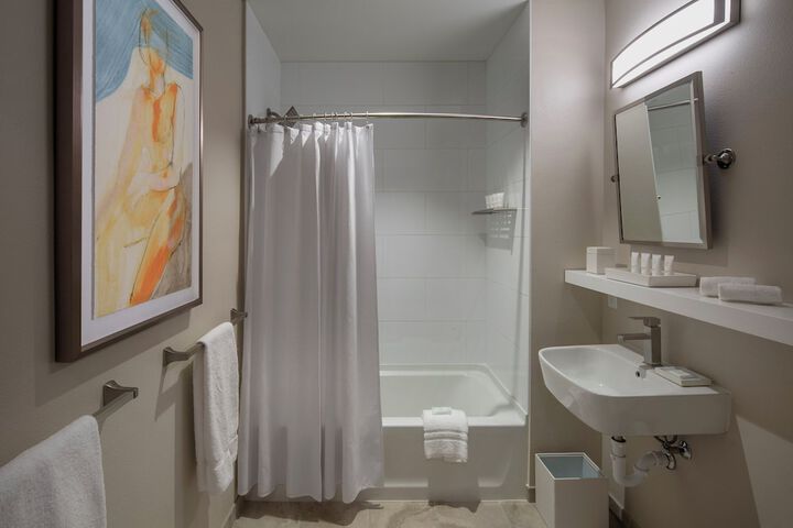 Art House Hotel and Suites