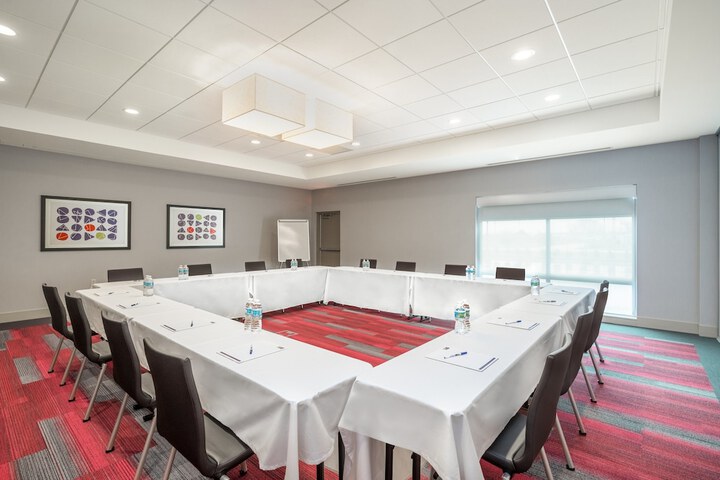 Holiday Inn Express & Suites Indianapolis NE - Noblesville by IHG
