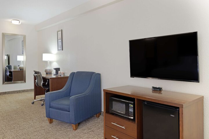 Room 14 of 32