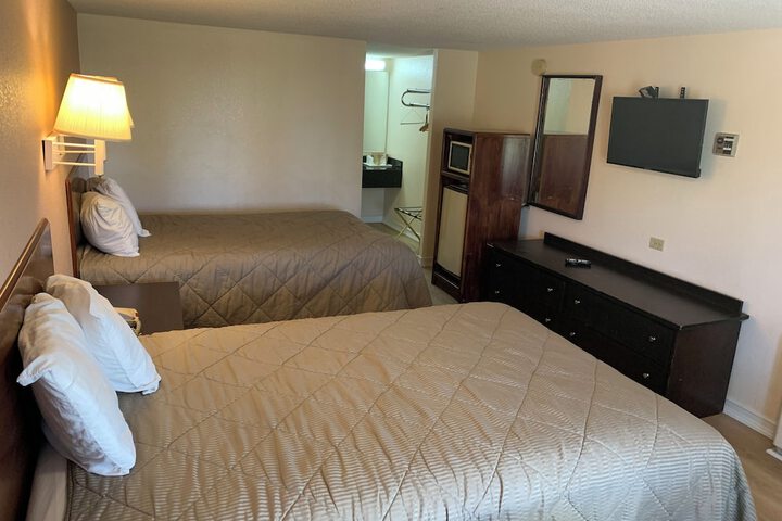Room 13 of 34