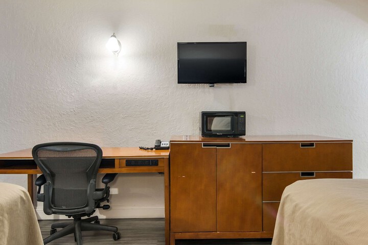 Room 15 of 35