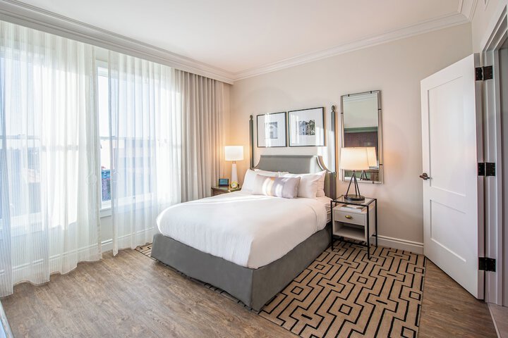 Hotel E