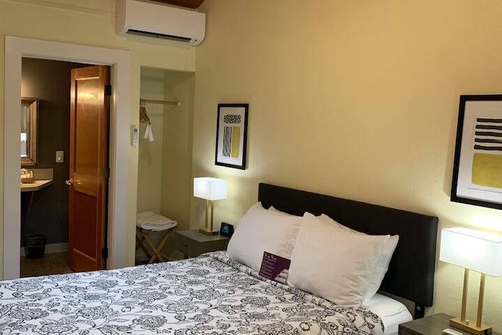 Room 51 of 64