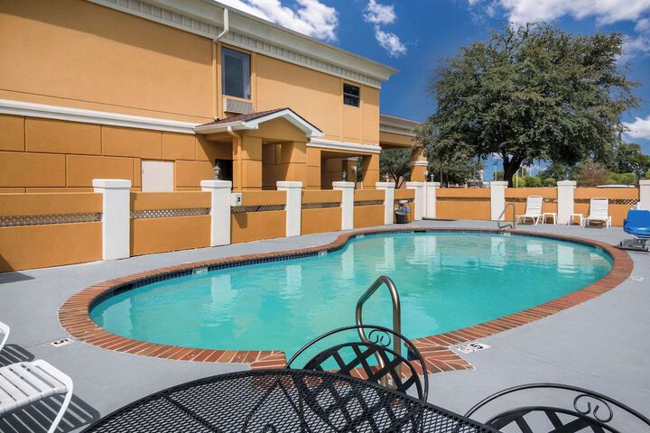 Pool 6 of 46