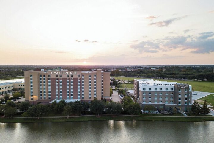 Courtyard by Marriott Houston Sugar Land / Lake Pointe