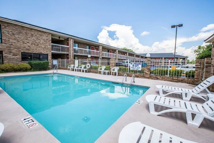 Pool 4 of 23