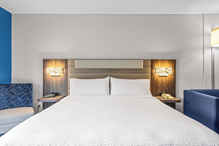 Holiday Inn Express Hotel & Suites Carneys Point by IHG