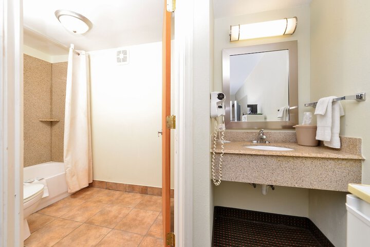 Room 14 of 19