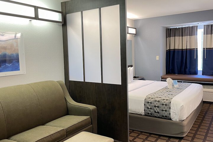Room 16 of 32