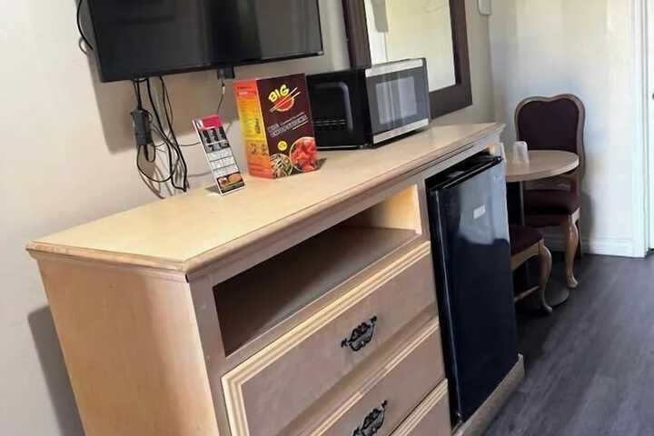 Room 9 of 16