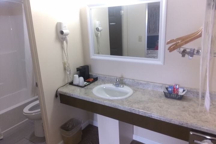 Room 16 of 38