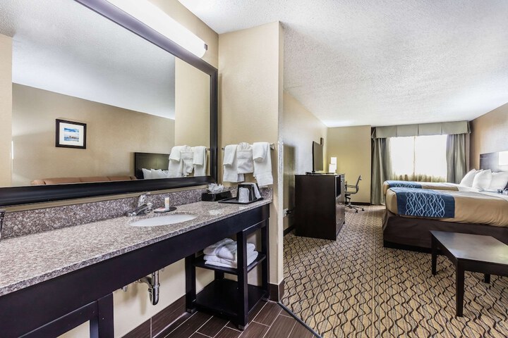Room 40 of 65