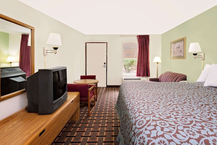 Room 10 of 26